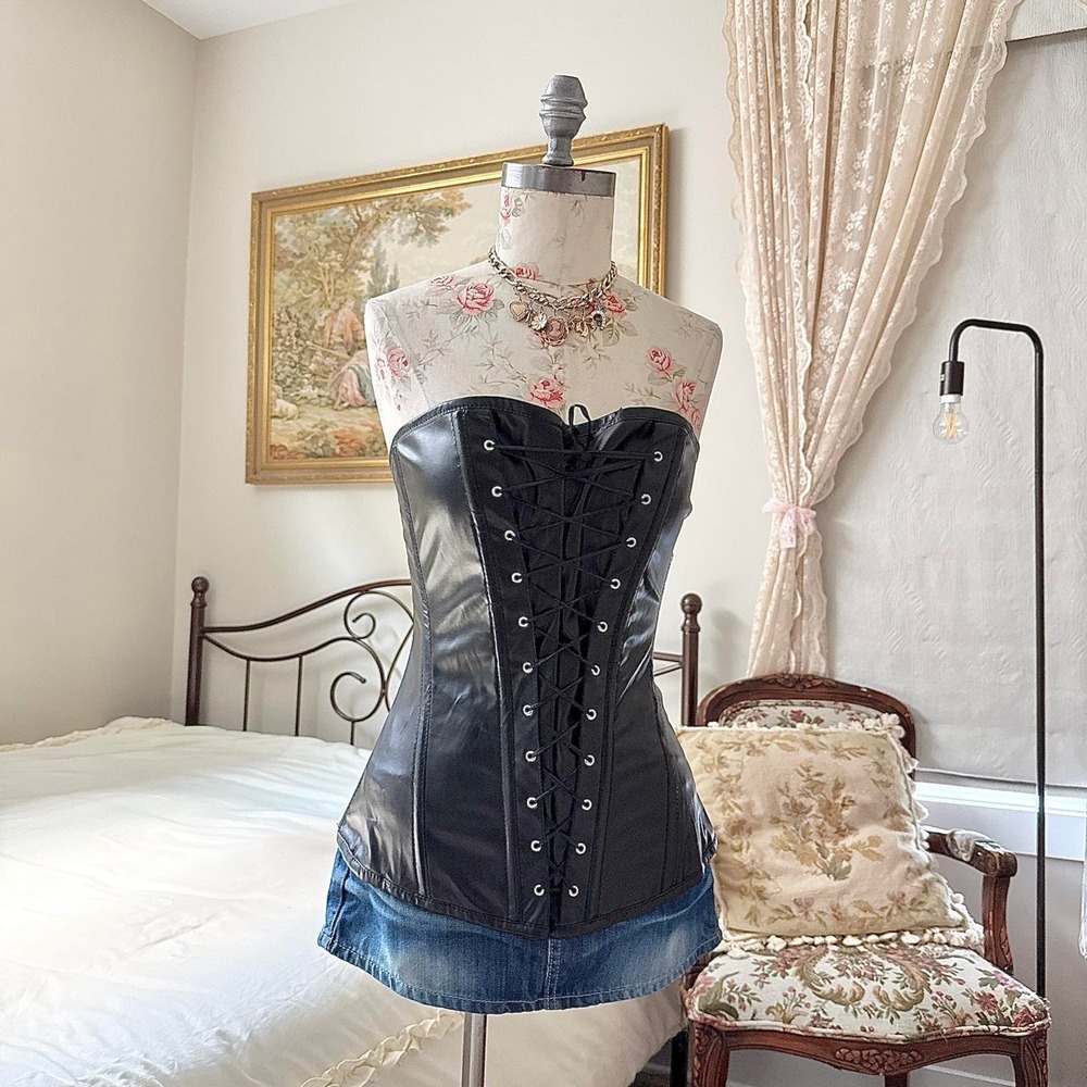 Y2K Lavish size XXL black faux leather strapless corset top